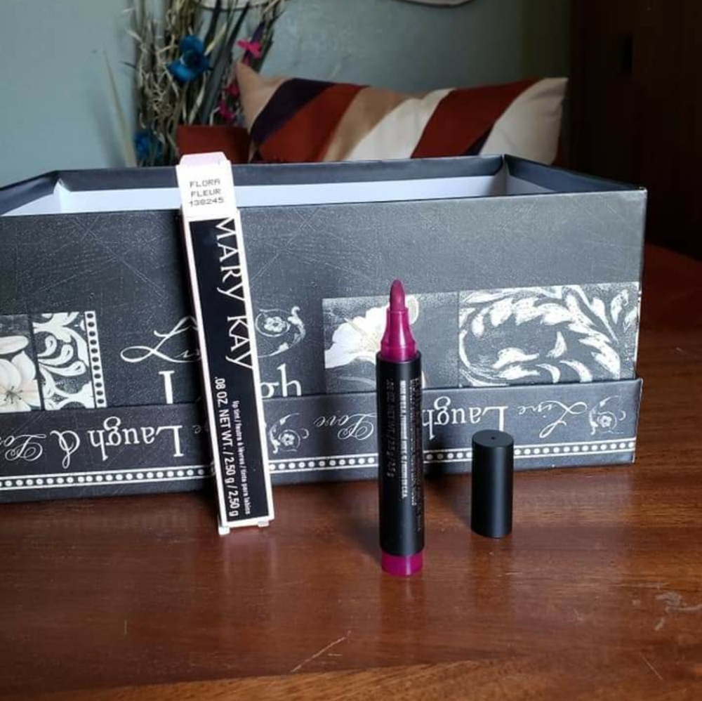 Liquid lip stain